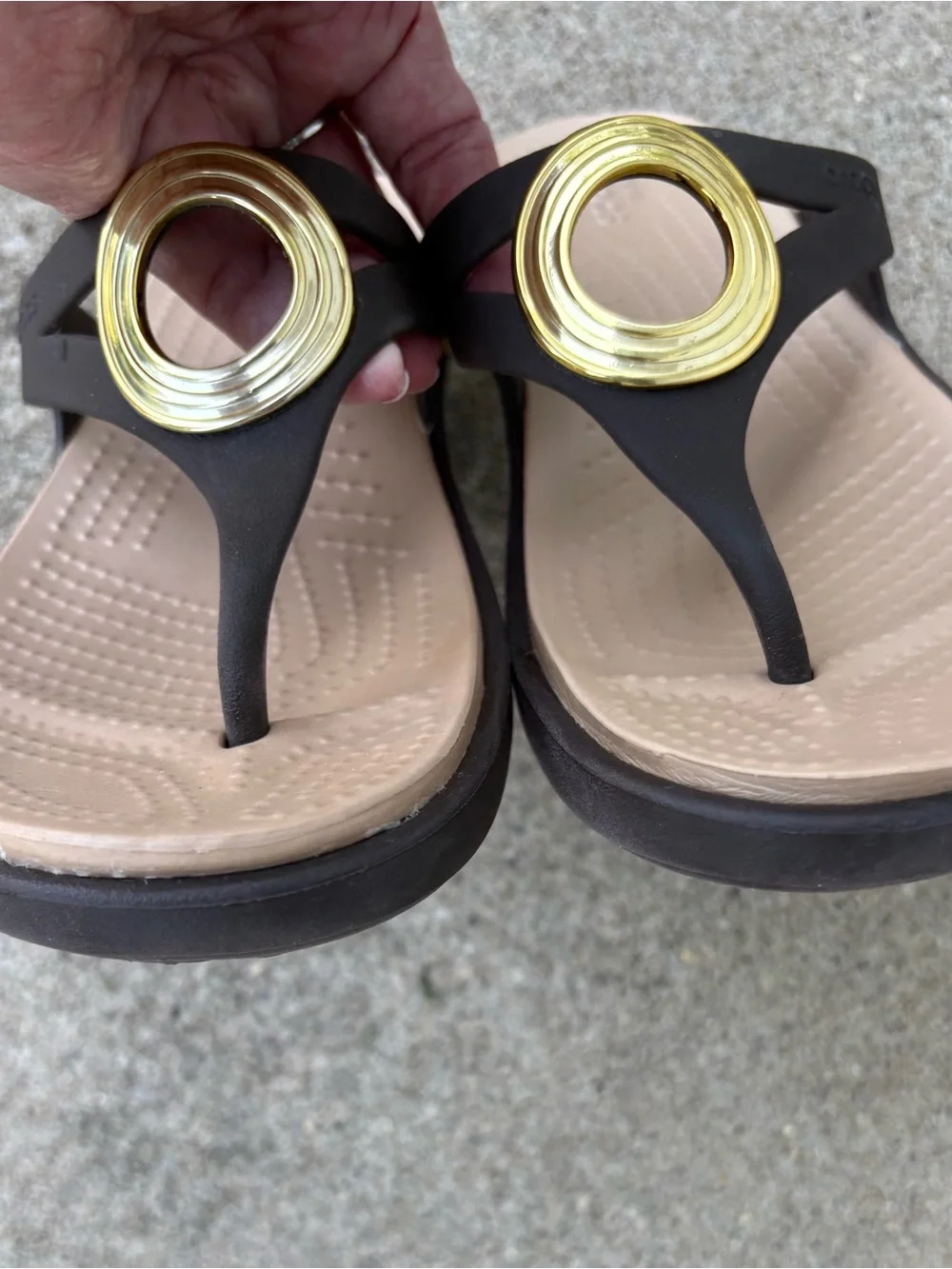 CROCS Women's Sanrah Beveled Circle Wedge Flip Flops with Gold Thong Ring - Picture 4 of 5